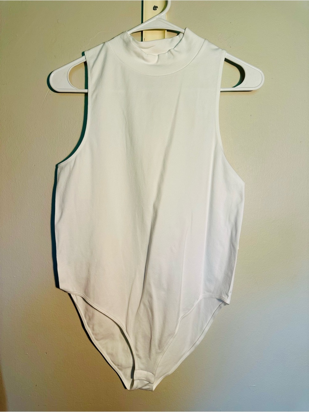 A New Day Women’s Mock Neck Sleeveless White Bodysuit Size Large